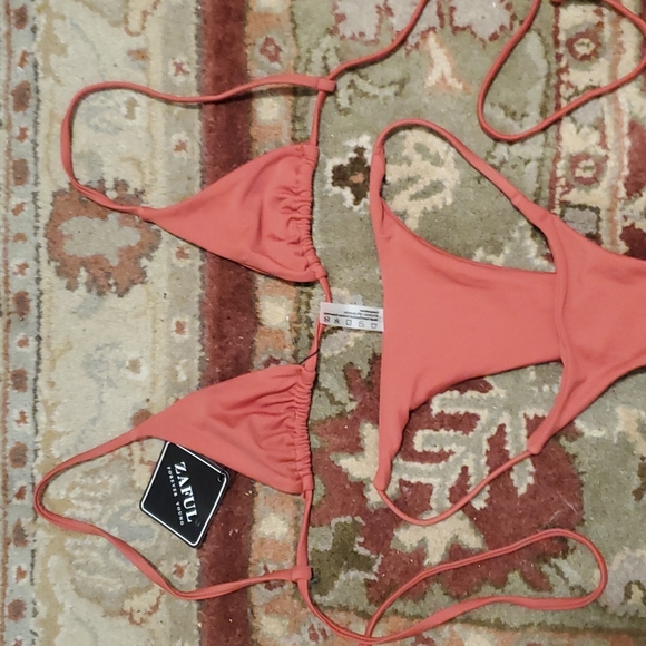 Two bikinis - Picture 3 of 7